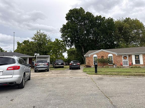 4th image of 117 W Riddle St