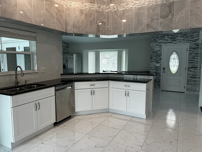 548 Loma Bonita Dr — Photo 5