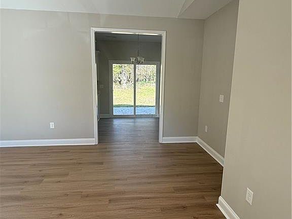 3rd image of 123 Creekside Dr