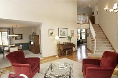 4th image of 585 Manorwood Ln