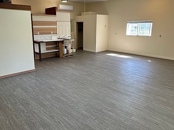 4th image of 8419 S 116th St