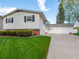 7609 Brookside Dr, Hanover Park, IL 60133