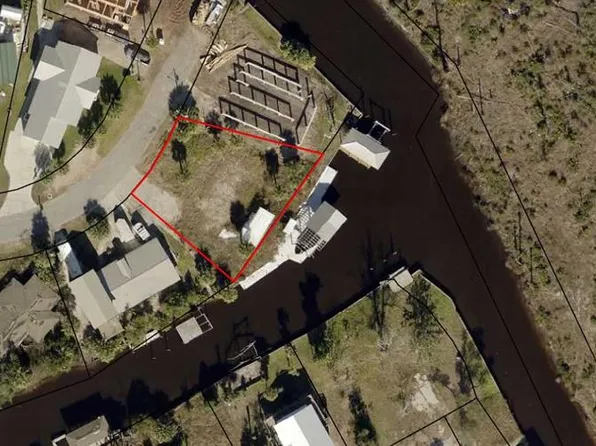 212 Water Dr, Mexico Beach, FL 32456
