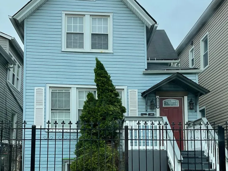 1939 N Mozart St #2 — Photo 7