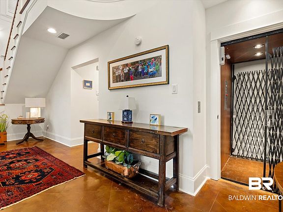 4th image of 1110 Government St APT 4