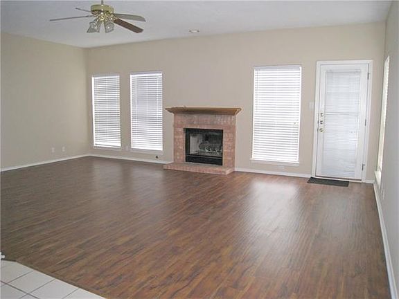 2nd image of 1001 Woodhollow Ln
