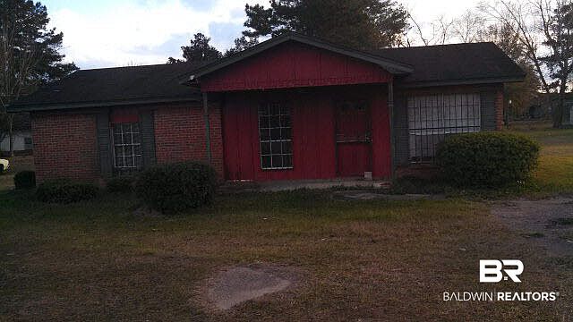1st image of 407 Hurricane Rd W
