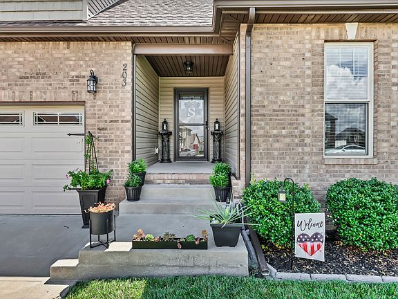 2nd image of 203 Quail Ct
