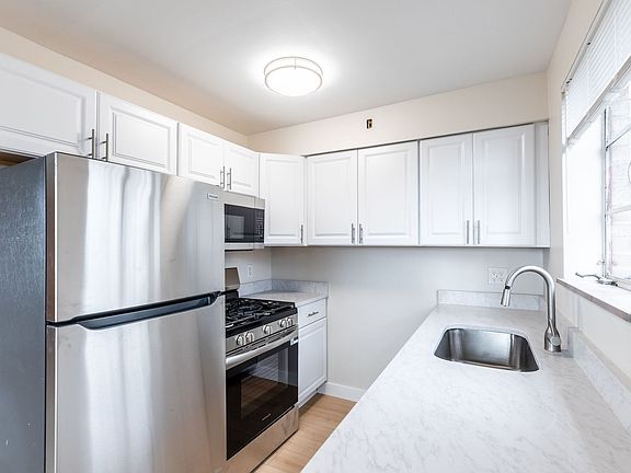 4th image of 3421-3425 Pape Ave #3425-4