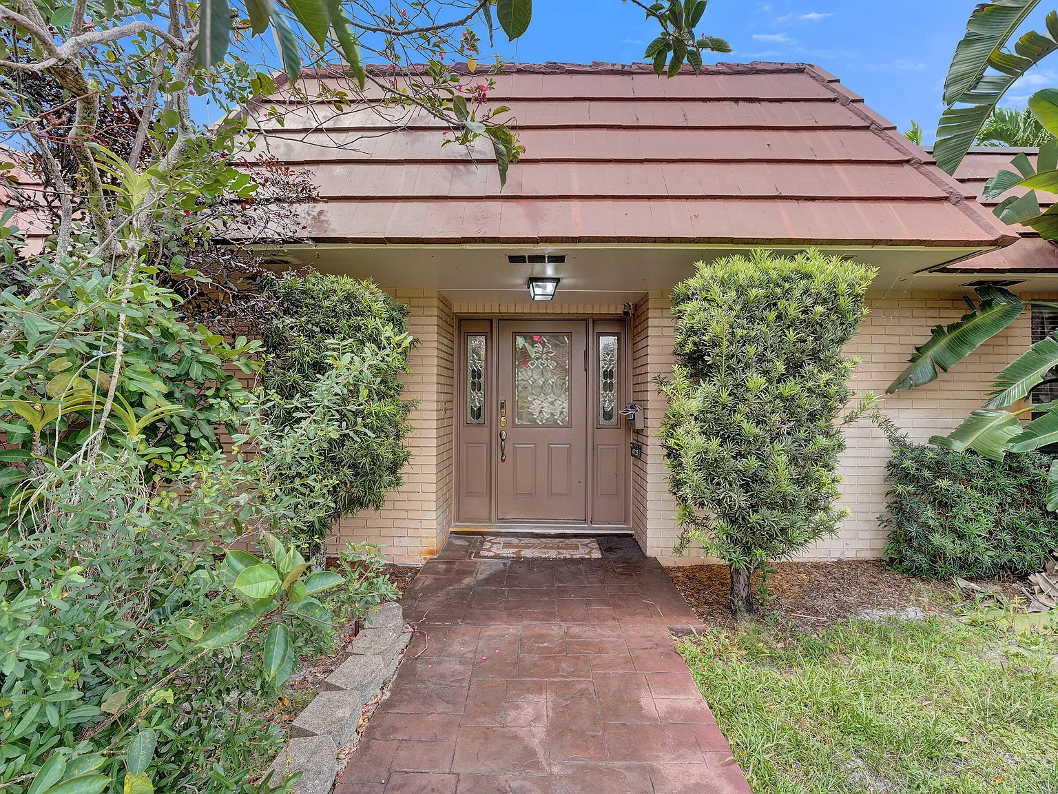 3 bed, 2.0 bath, 2500 sqft, $6,500 — Photo 1