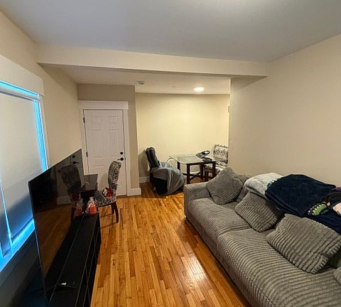 5th image of 72 Tunxis St #76