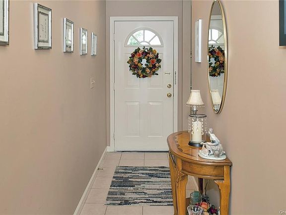 3rd image of 100 Chateau Ln APT 48