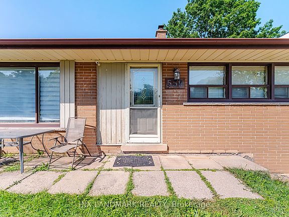 3rd image of 559 Wolsey Cres