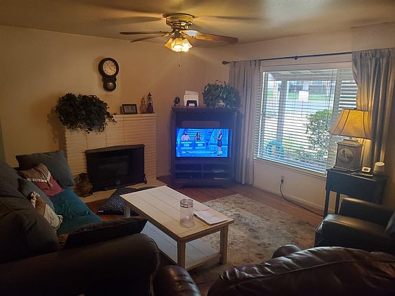 3rd image of 7617 Mariposa Ave