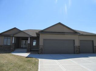 3815 Meadow Way Trl, Grand Island, NE 68803
