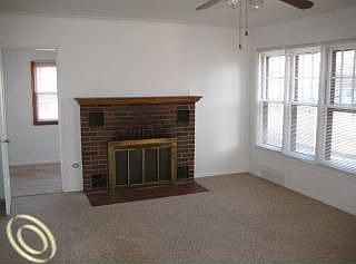 3rd image of 819 Saint Clair Blvd