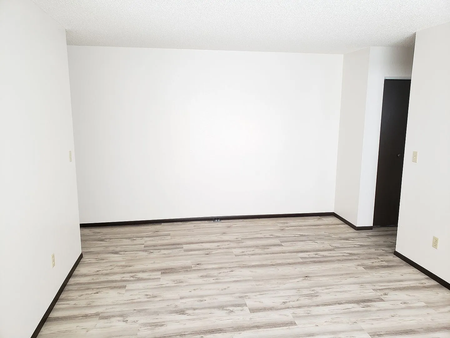 Evergreen Apartments-5th St NE — Photo 2