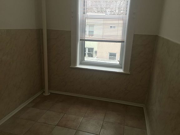 4th image of 2112 22nd Dr APT 2R