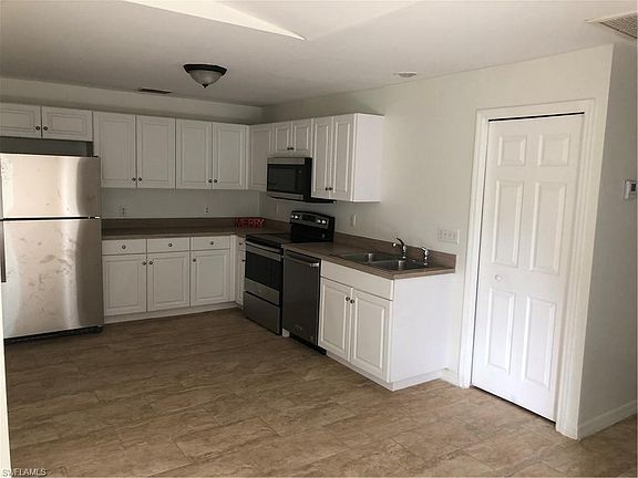 3rd image of 438 Bell Blvd #S
