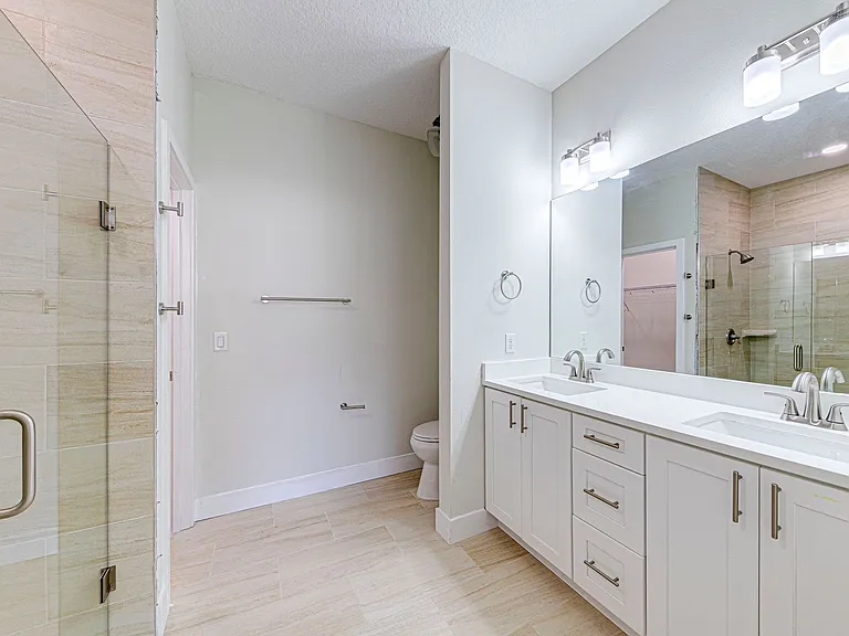 241 N Pine Ave — Photo 20