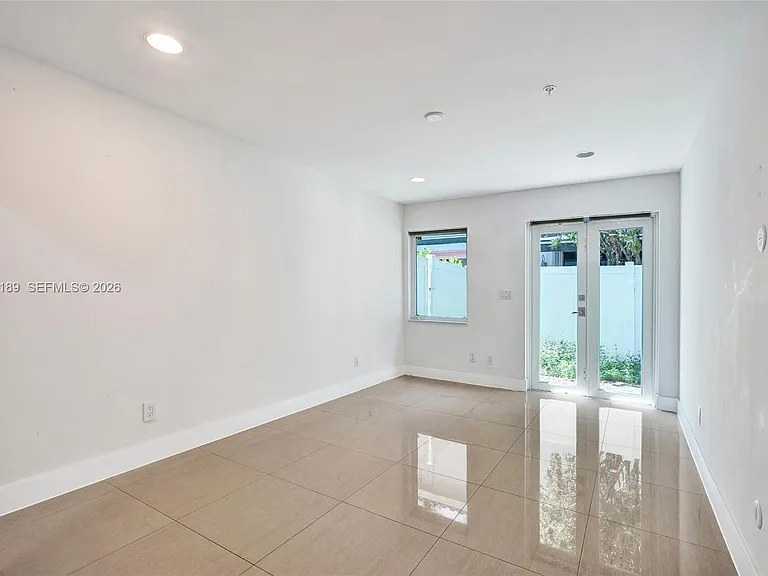 820 NE 7th St #G — Photo 18
