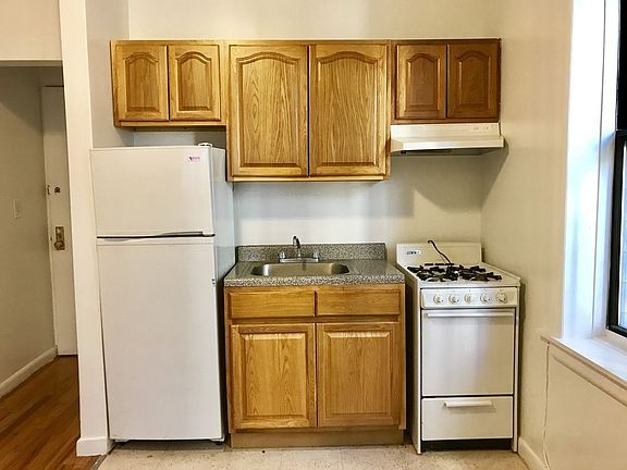 4th image of 2698 Bailey Ave APT B5