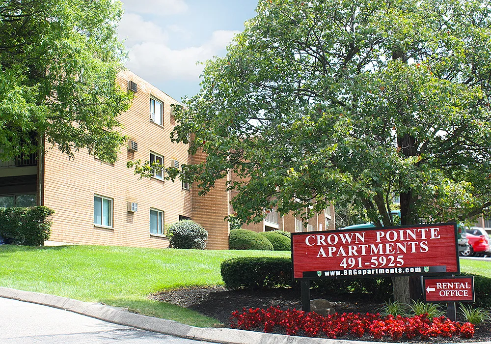 Crown Pointe Apartments — Photo 2