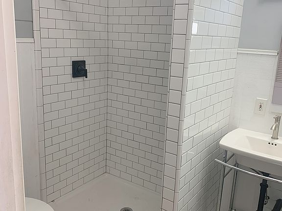 5th image of 518 W Gutierrez St APT B