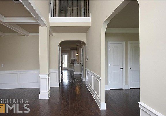 Foyer & Hallway Area