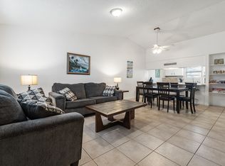 3382 Green Briar Cir APT B, Gulf Breeze, FL 32563