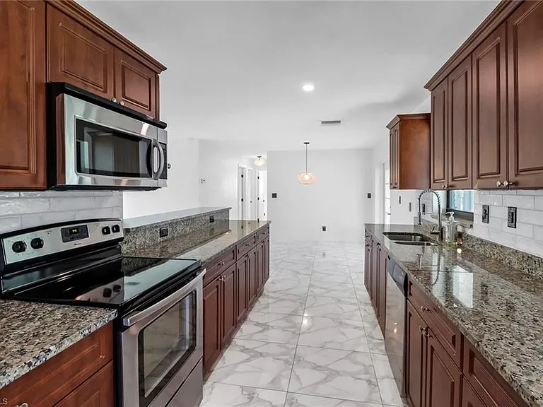 18659 Sarasota Rd — Photo 9