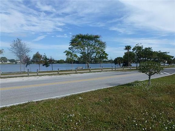 3rd image of 5152 Lake Osborne Dr