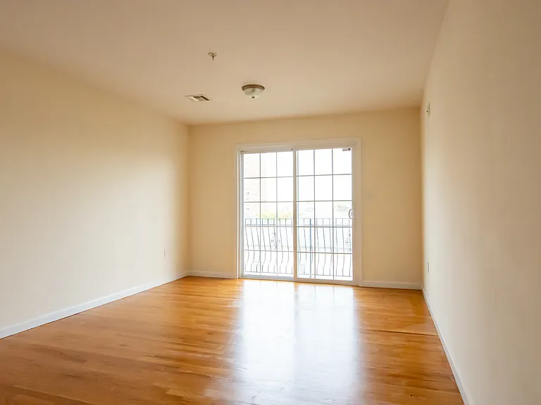 5-9 Marion Pl #3 — Photo 10