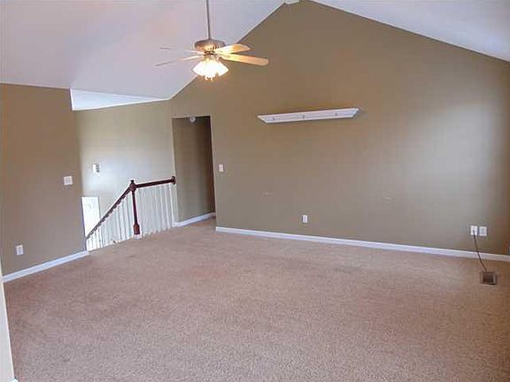 3rd image of 1835 Sassafras Ln