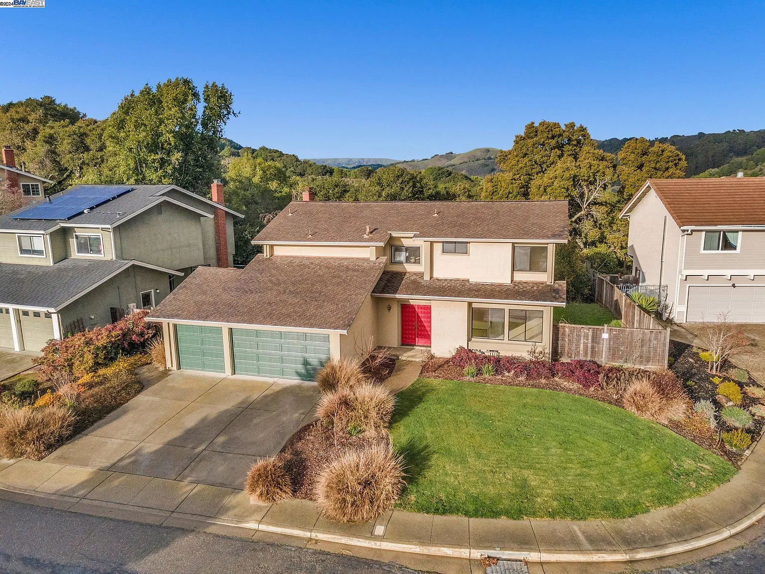 6070 Slopeview Ct photo 1