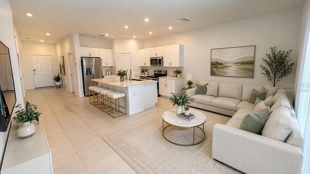 3 bed, 2.5 bath, 1373 sqft, $2,000 — Photo 2