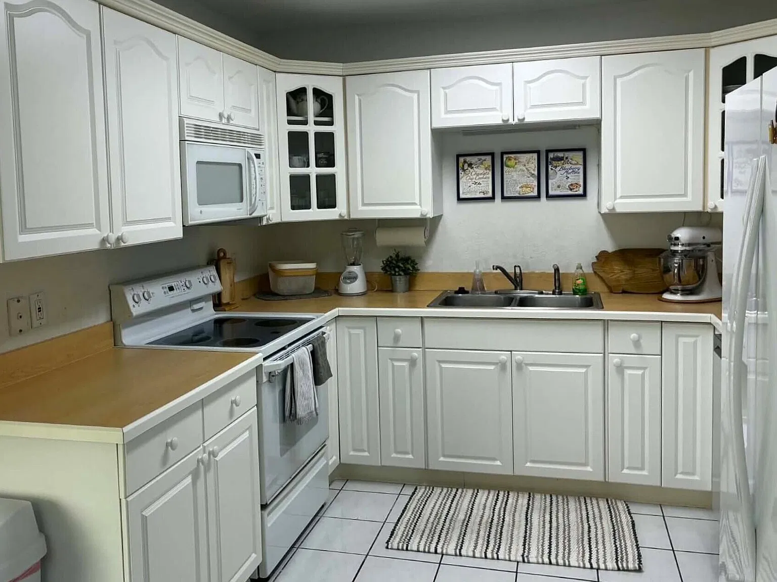 3 bed, 2.0 bath, 1324 sqft, $2,200 — Photo 3