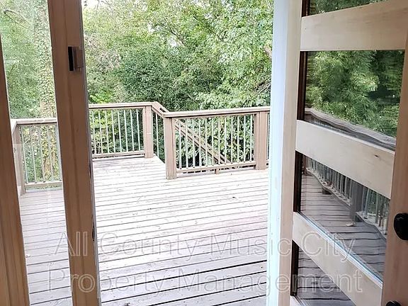 Back deck off kitchen/dining nook great for wildlife-watching!