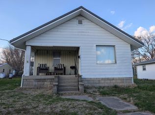 506 SW 1st St, Loogootee, IN 47553