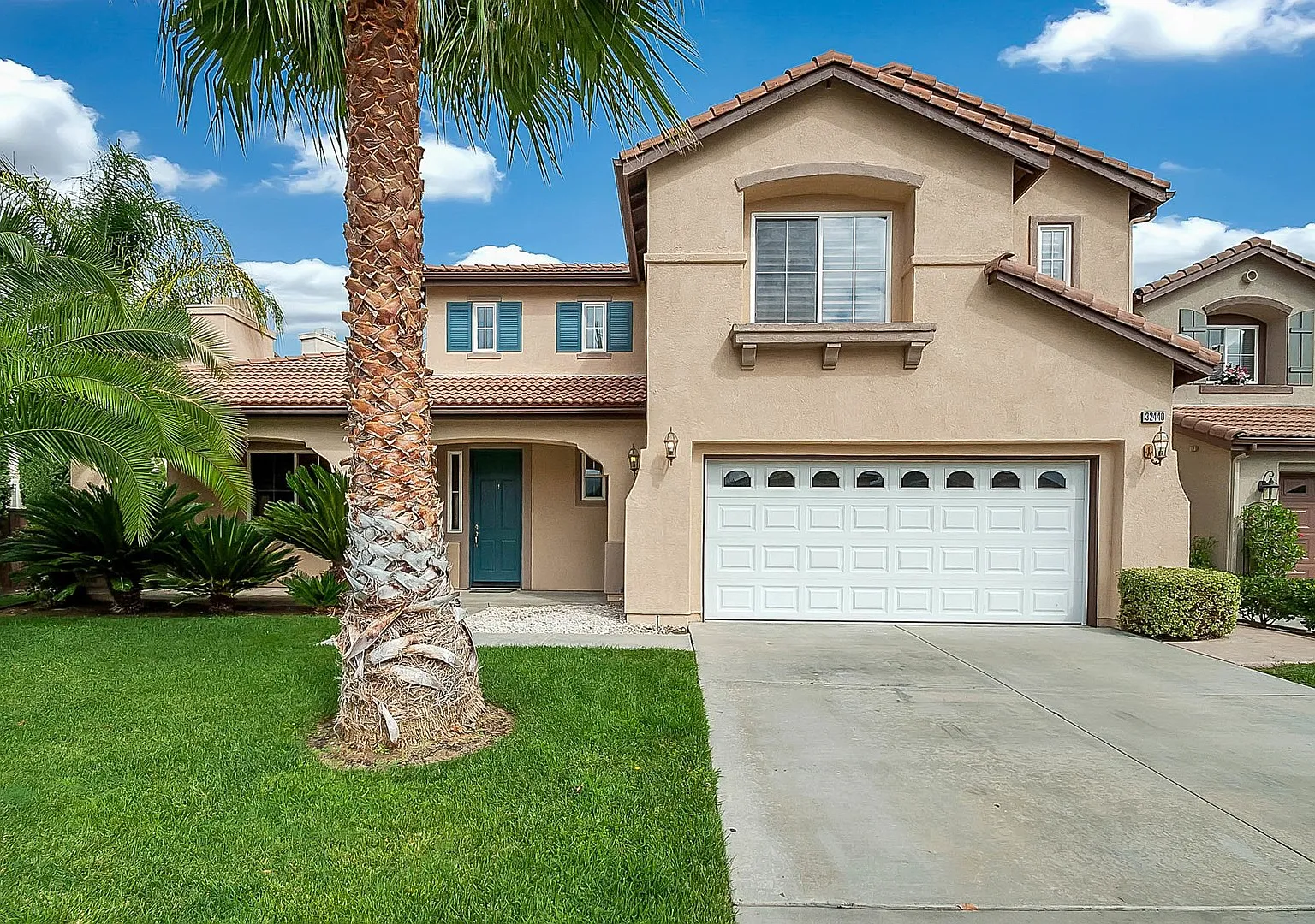 Modern 5 Bedroom in Paseo Del Sol — Photo 1