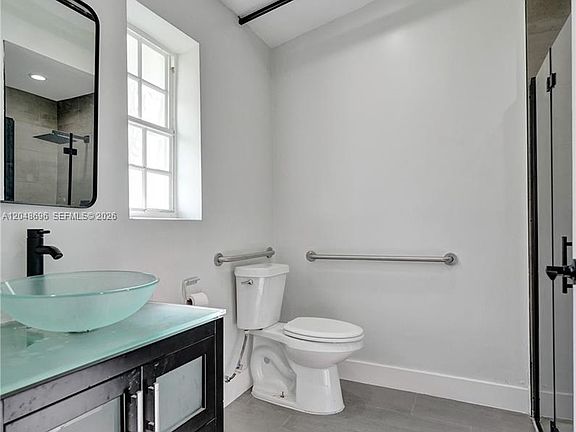 2nd image of 1085 NE 126th St APT 3