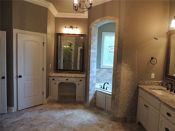 3rd image of 105 Woods Creek Dr