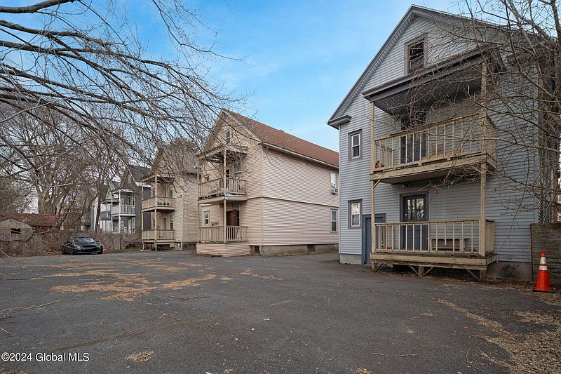 3rd image of 744 Myrtle Avenue