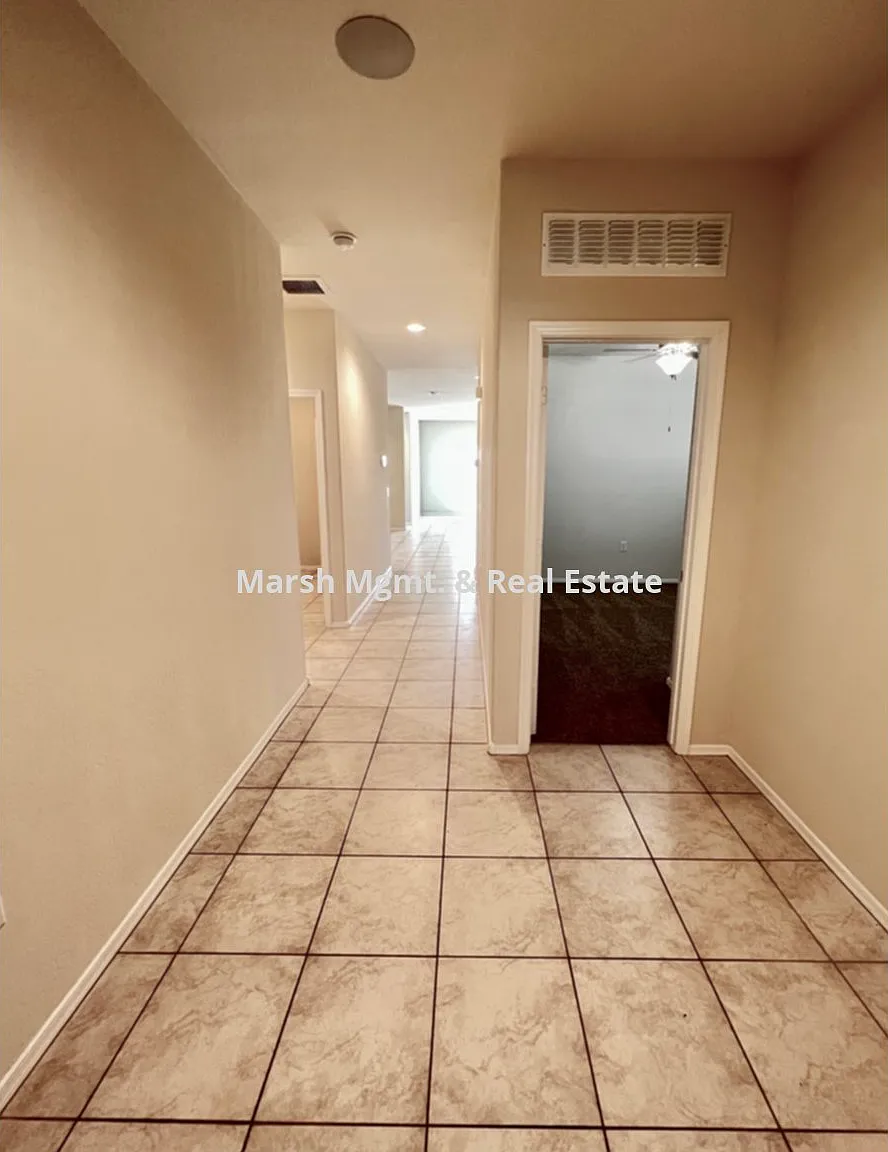 4 bed, 2.0 bath, 1918 sqft, $1,550 — Photo 3