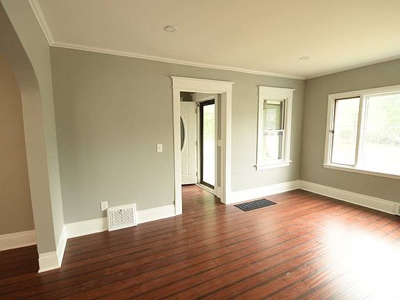 5th image of 140 Delton St