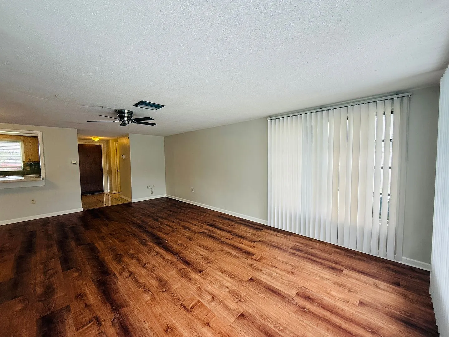 Beautiful Updated 2-Bedroom Home for rent with Screened-In Pool! — Photo 2