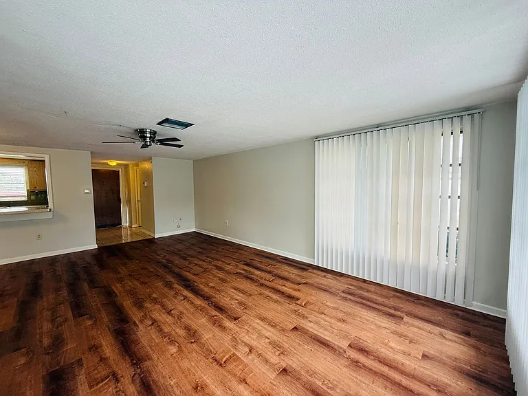 7910 Lilac Dr — Photo 2