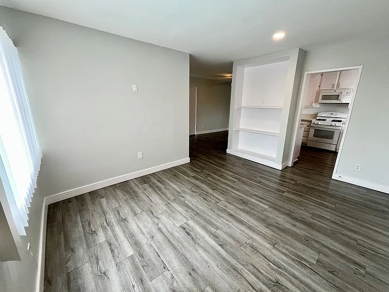 18400 Prairie Street — Photo 113