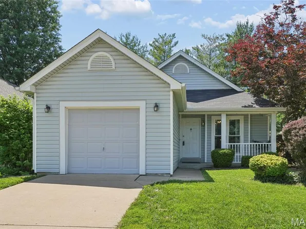 1121 Wild Plum Dr, Saint Charles, MO 63303