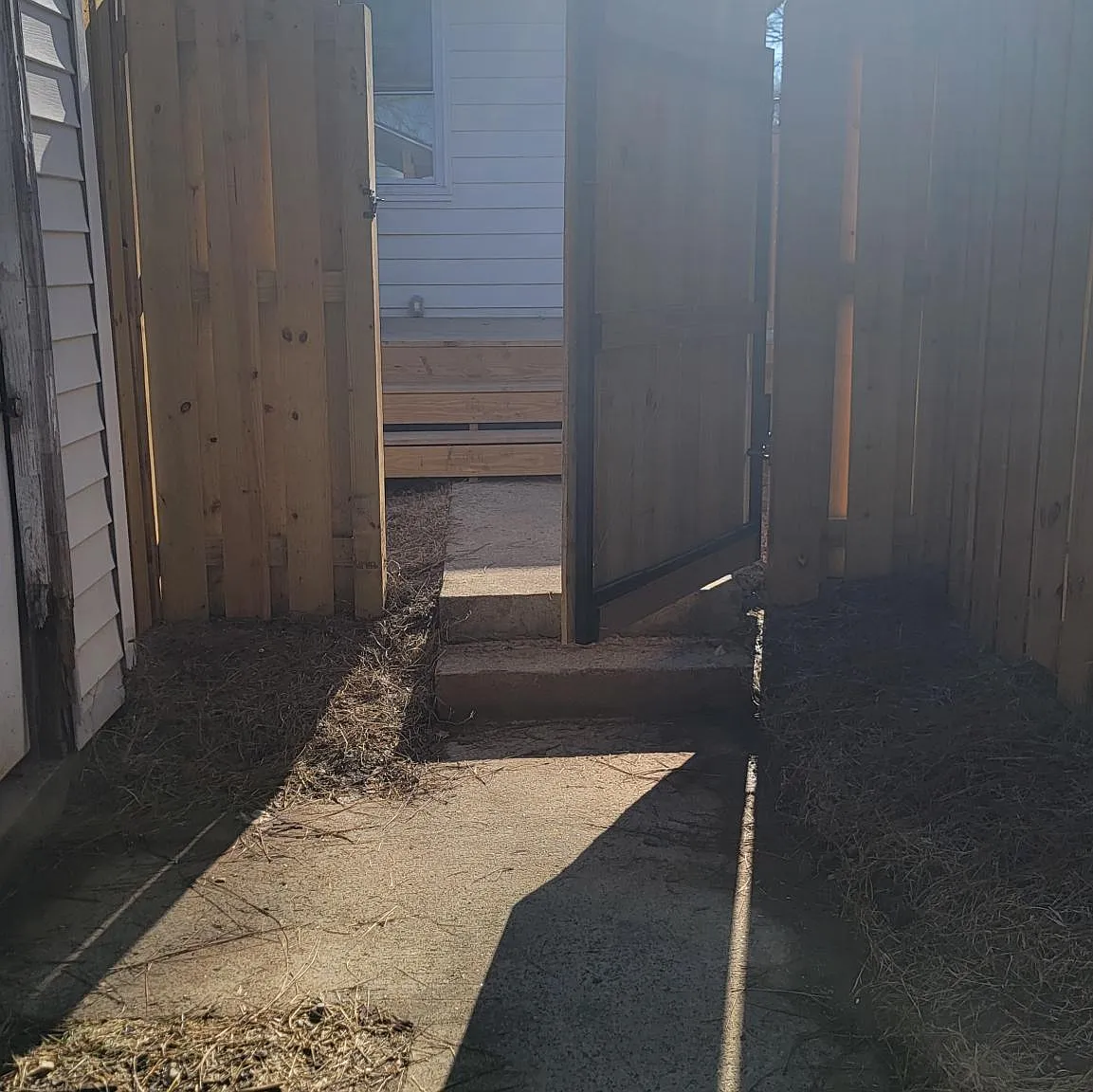 5842 Leslie Ave — Photo 3